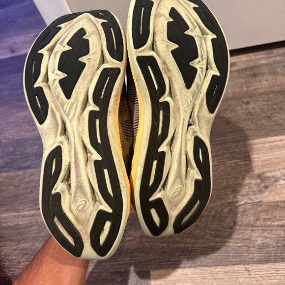 ASICS superblast - Picture 3 of 4